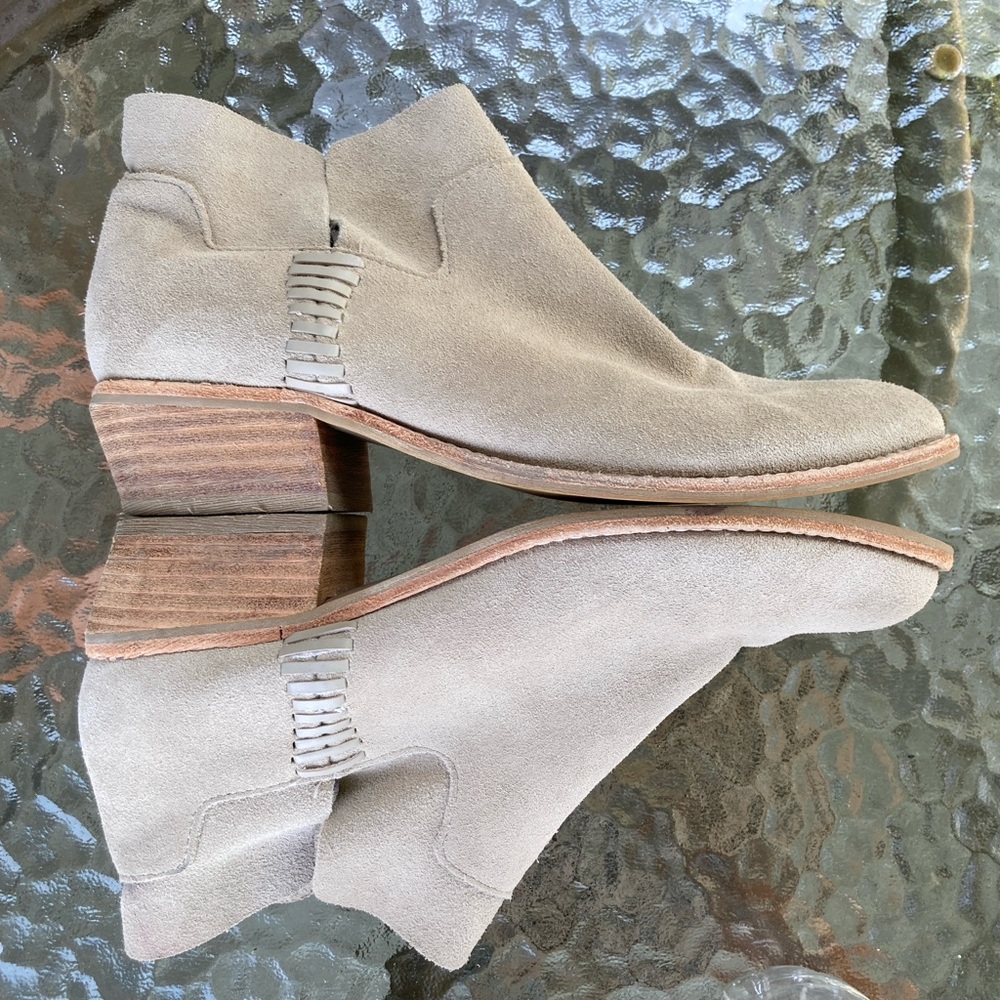 Dolce Vita- Women’s Cleo Stacked Heel Genuine Suede Slouchy Tan Bootie, Size 7 - Picture 6 of 11